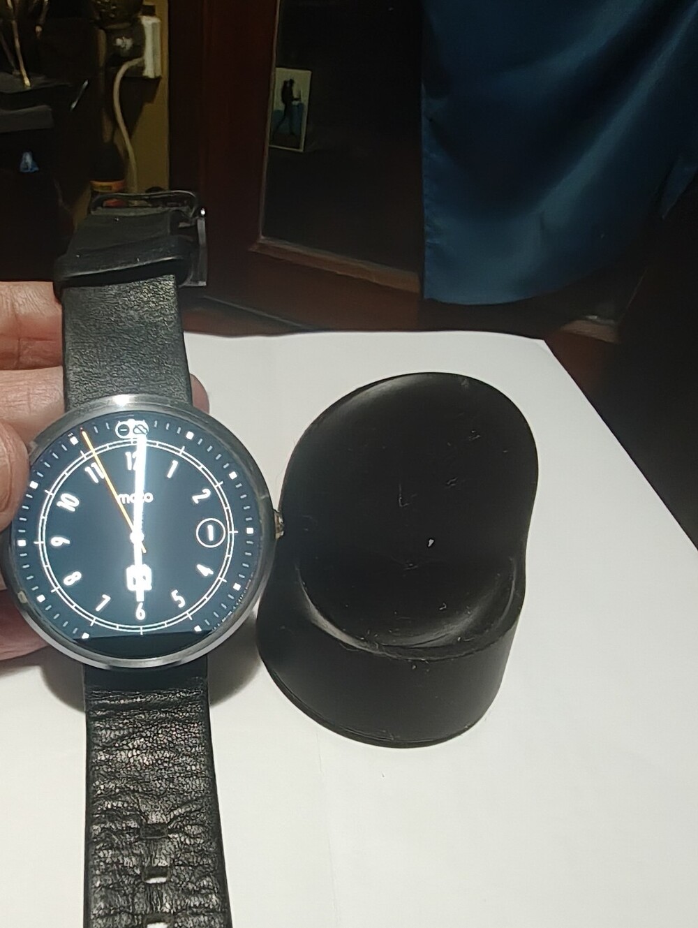 Motorola Black Round Smartwatch with Leather Strap